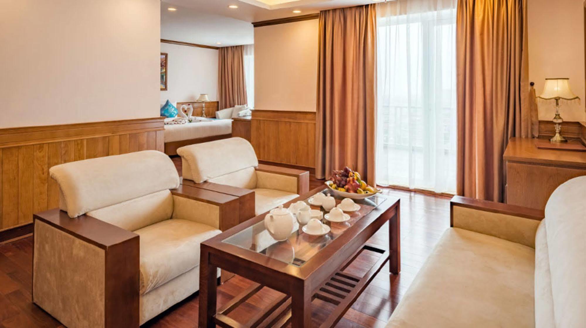 Lam Giang Hotel Vinh Extérieur photo